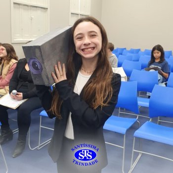 Apresentação de telejornal desenvolve habilidades de comunicação e confiança | 5º ano
