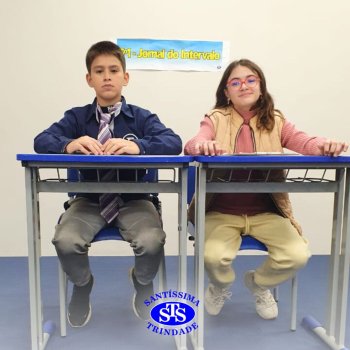 Apresentação de telejornal desenvolve habilidades de comunicação e confiança | 5º ano