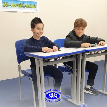 Apresentação de telejornal desenvolve habilidades de comunicação e confiança | 5º ano