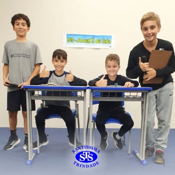 Apresentação de telejornal desenvolve habilidades de comunicação e confiança | 5º ano