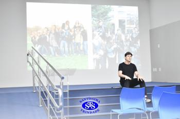 Ex-aluno compartilha vivências com os estudantes do Ensino Médio
