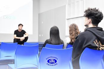 Ex-aluno compartilha vivências com os estudantes do Ensino Médio