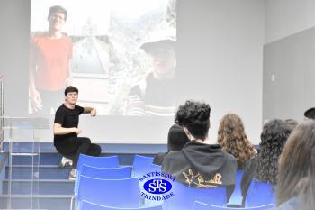 Ex-aluno compartilha vivências com os estudantes do Ensino Médio