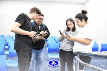 Ex-aluno compartilha vivências com os estudantes do Ensino Médio