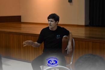 Ex-aluno compartilha vivências com os estudantes do Ensino Médio
