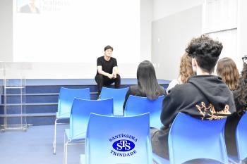 Ex-aluno compartilha vivências com os estudantes do Ensino Médio