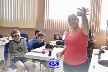 Alunos estudam transformações químicas por meio de experiências | 4º ano