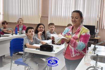 Alunos estudam transformações químicas por meio de experiências | 4º ano