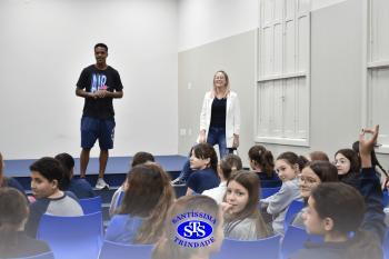 Espírito de equipe nos jogos é tema de bate-papo com os alunos do 6º e do 8º ano