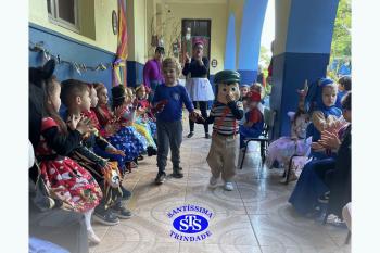 Alunos participam de atividades alusivas ao Dia da Criança 