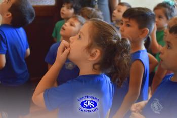 Alunos exploram o Laboratório de Ciências em sua primeira aula | Inf. 4