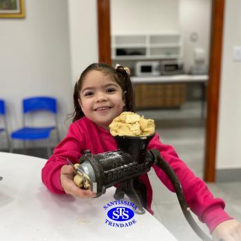 Alunos fazem bolachas para presentear os avós | Infantil 5 