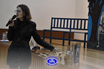 Alunos participam do Projeto Autor Presente com a escritora Leonir Batista | 3º ano