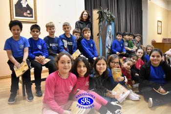 Alunos participam do Projeto Autor Presente com a escritora Leonir Batista | 3º ano