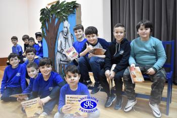 Alunos participam do Projeto Autor Presente com a escritora Leonir Batista | 3º ano