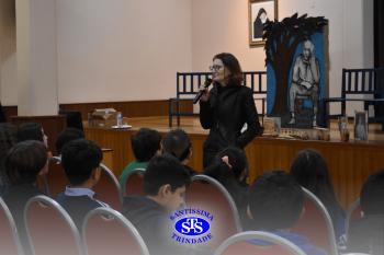 Alunos participam do Projeto Autor Presente com a escritora Leonir Batista | 3º ano