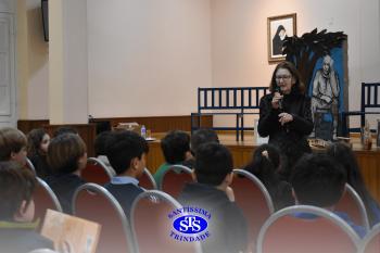 Alunos participam do Projeto Autor Presente com a escritora Leonir Batista | 3º ano
