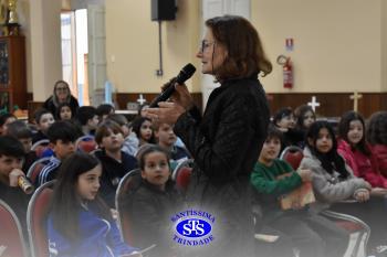 Alunos participam do Projeto Autor Presente com a escritora Leonir Batista | 3º ano