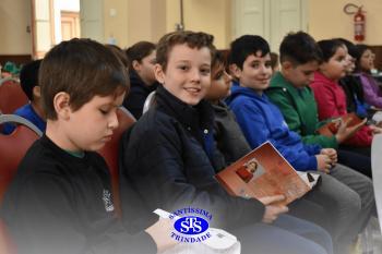 Alunos participam do Projeto Autor Presente com a escritora Leonir Batista | 3º ano