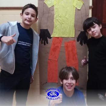 Trabalho em equipe é foco na aula de Língua Inglesa | 4º ano
