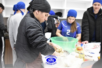 Alunos da 2ª série fazem pratos típicos da culinária estadunidense 