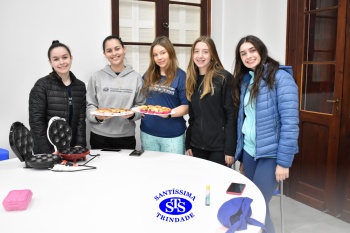 Alunos da 2ª série fazem pratos típicos da culinária estadunidense 