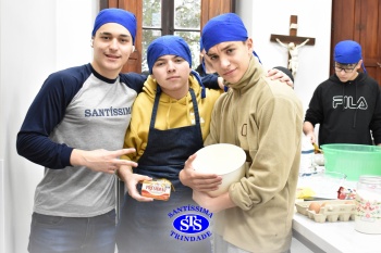 Alunos da 2ª série fazem pratos típicos da culinária estadunidense 
