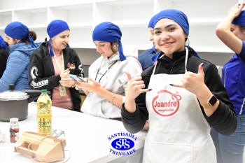 Alunos da 2ª série fazem pratos típicos da culinária estadunidense 