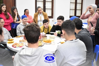 Alunos da 2ª série fazem pratos típicos da culinária estadunidense 