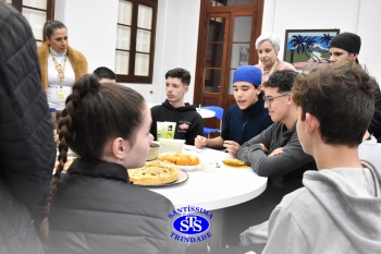 Alunos da 2ª série fazem pratos típicos da culinária estadunidense 