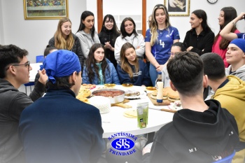Alunos da 2ª série fazem pratos típicos da culinária estadunidense 