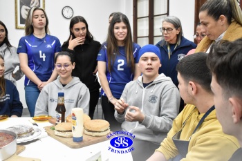 Alunos da 2ª série fazem pratos típicos da culinária estadunidense 