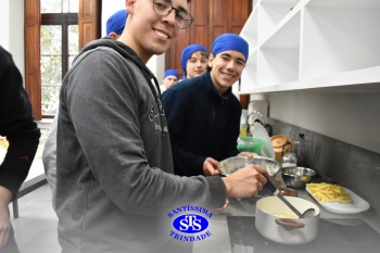 Alunos da 2ª série fazem pratos típicos da culinária estadunidense 