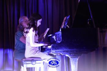 Alunos apresentam suas habilidades no Recital de Piano