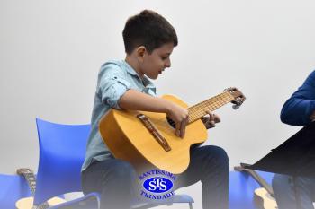 Alunos apresentam o resultado das aulas do ano no Recital de Violão