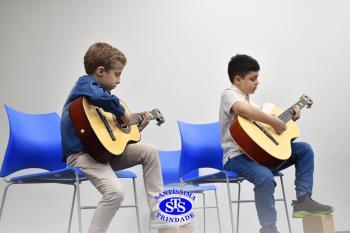 Alunos apresentam o resultado das aulas do ano no Recital de Violão