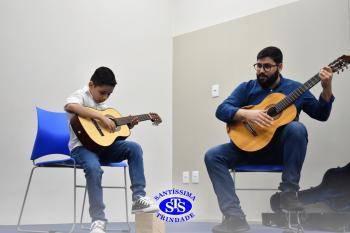 Alunos apresentam o resultado das aulas do ano no Recital de Violão