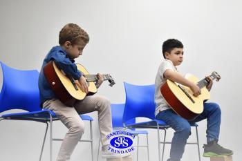 Alunos apresentam o resultado das aulas do ano no Recital de Violão