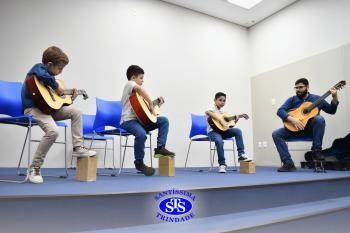 Alunos apresentam o resultado das aulas do ano no Recital de Violão