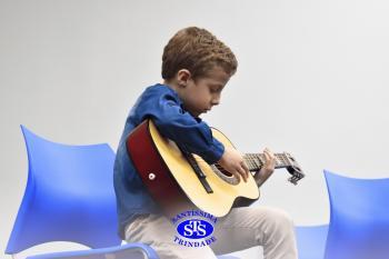 Alunos apresentam o resultado das aulas do ano no Recital de Violão