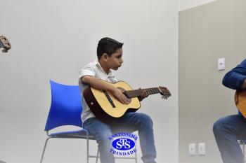 Alunos apresentam o resultado das aulas do ano no Recital de Violão