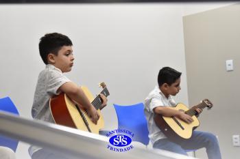 Alunos apresentam o resultado das aulas do ano no Recital de Violão