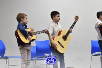 Alunos apresentam o resultado das aulas do ano no Recital de Violão