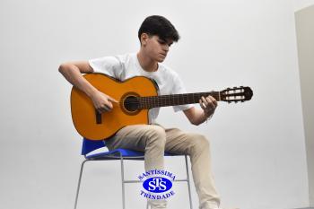 Alunos apresentam o resultado das aulas do ano no Recital de Violão