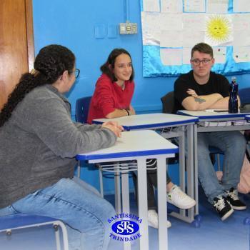 3ª série EM recebe visita de intercambista da Itália