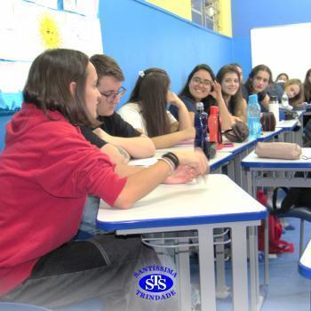 3ª série EM recebe visita de intercambista da Itália