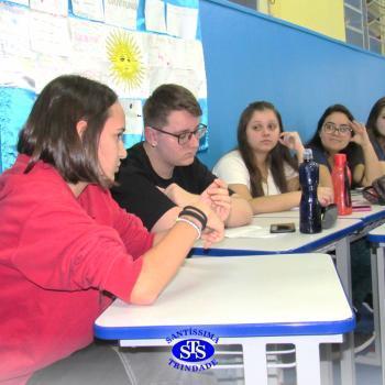 3ª série EM recebe visita de intercambista da Itália