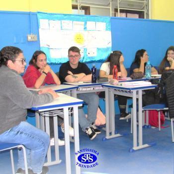 3ª série EM recebe visita de intercambista da Itália