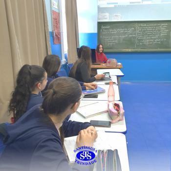 3ª série EM recebe visita de intercambista da Itália