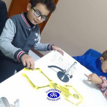 Alunos realizam atividades práticas sobre o corpo humano | 2º ano 